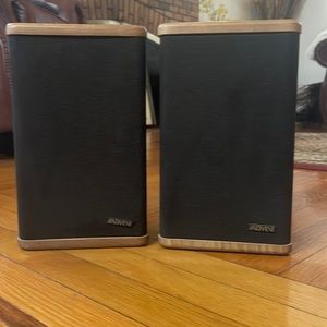 Book shelf mini speakers